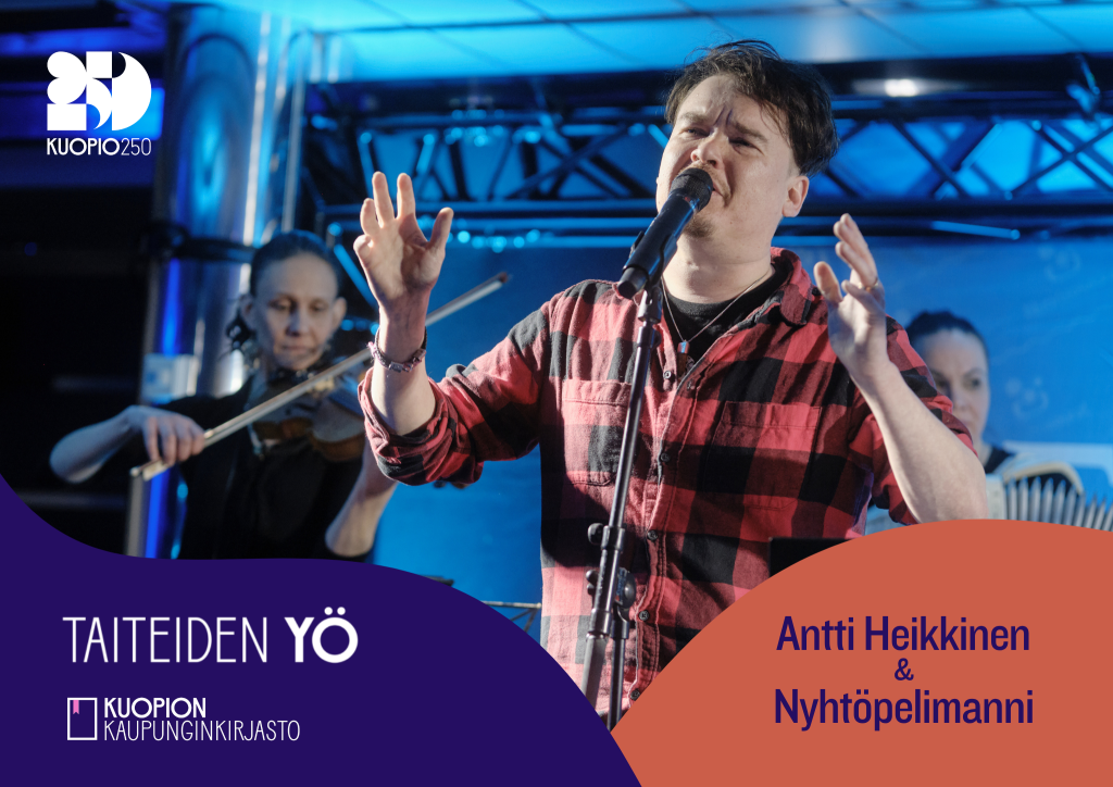 Antti Heikkinen laulamassa lavalla, taustalla viulisti.